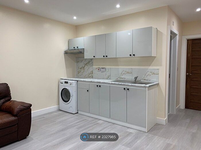 1 Bedroom Flat To Rent In Roman Way, Bourne End, SL8