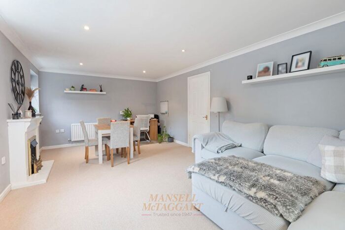 1 Bedroom Flat For Sale In Talfourd Way, Redhill, RH1