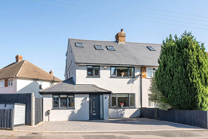 4 Bedroom Semi-Detached House For Sale In Woodlands Rise, Swanley, Kent, BR8