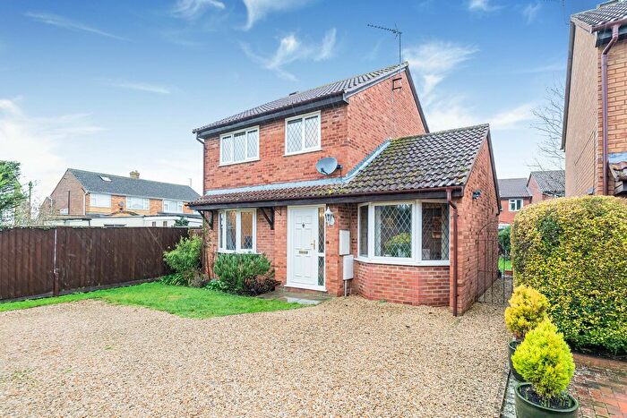 3 Bedroom Detached House For Sale In Fallowfields, Bicester, OX26