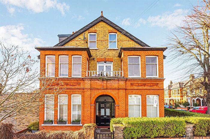 2 Bedroom Flat For Sale In Grafton Road, London, W3