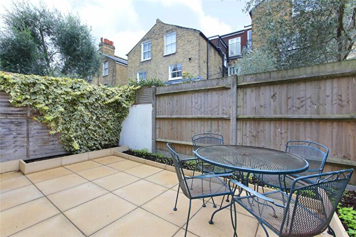 2 Bedroom Flat To Rent In Hazelbourne Road, Clapham South, SW12