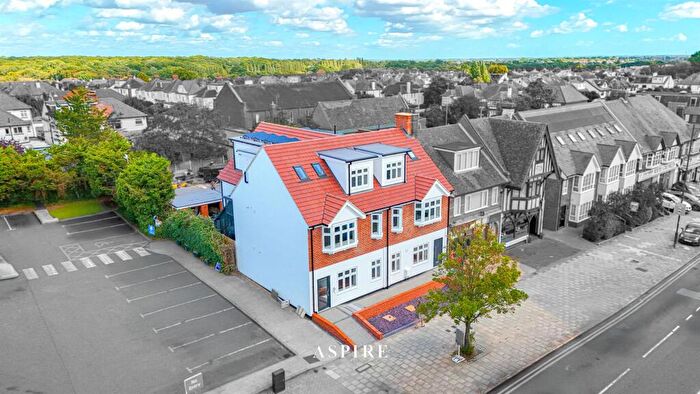 2 Bedroom Apartment For Sale In London Road, Leigh-On-Sea, SS9