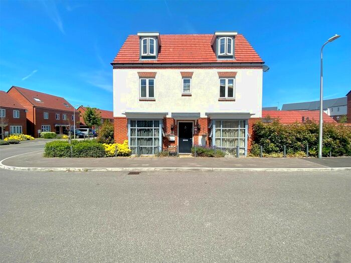 4 Bedroom Detached House To Rent In Ifould Crescent, Wokingham, Berkshire, RG40