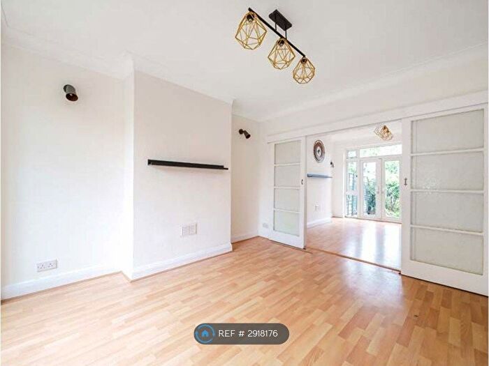 3 Bedroom Semi-Detached House To Rent In Glebe Way, West Wickham, BR4