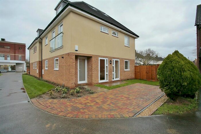 2 Bedroom Flat To Rent In High Street, Kidlington, OX5