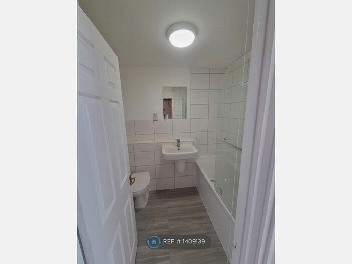 1 Bedroom Flat To Rent In Tideside Court, London, SE18