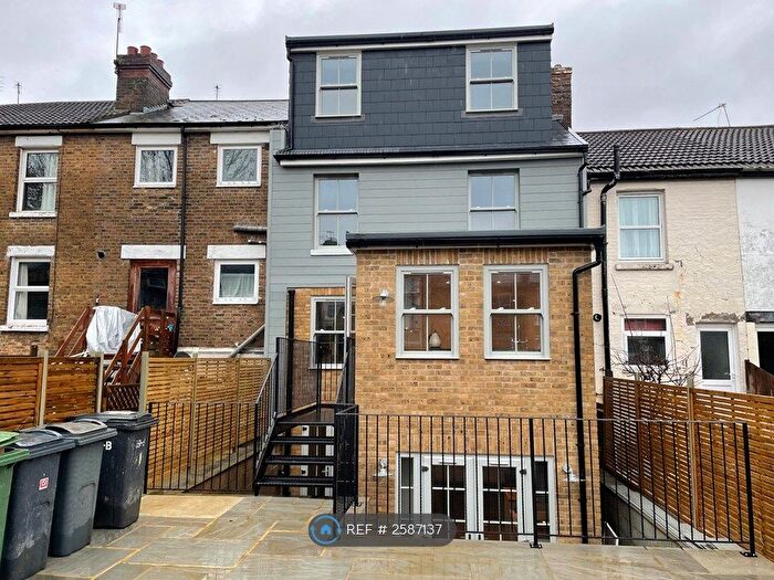 2 Bedroom Flat To Rent In Dover Street Maidstone, Maidstone, ME16