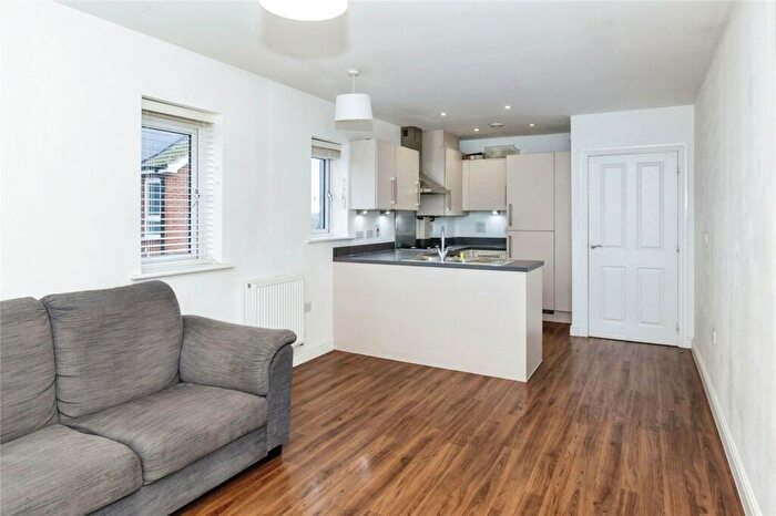 2 Bedroom Flat For Sale In Chadwick Road, Slough, Berkshire, SL3