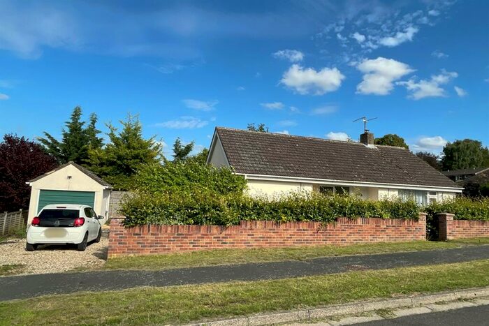 3 Bedroom Detached Bungalow For Sale In Wilton, SP2