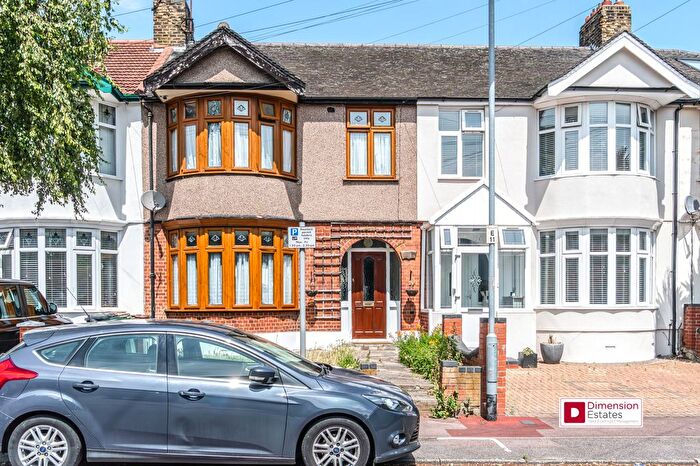 3 Bedroom Terraced House To Rent In Edgefield Avenue, Upney, Barking, Essex, IG11