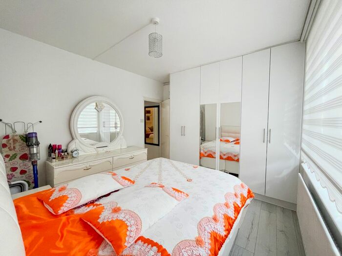 3 Bedroom Flat To Rent In Clissold House, Lordship Road, Stoke Newington, N16