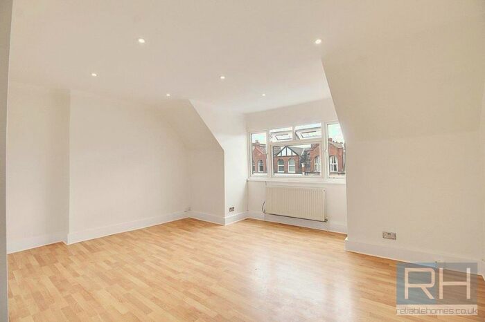 2 Bedroom Flat To Rent In Topsfield Parade, London, N8