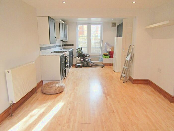 2 Bedroom Flat To Rent In Rushmore Road, Hackney, E5