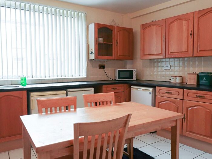 3 Bedroom Flat To Rent In Bond Street, Sandfields, Swansea, SA1