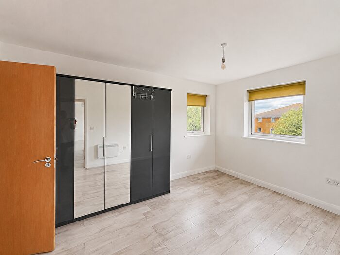2 Bedroom Flat To Rent In Manning Gardens, Croydon, CR0