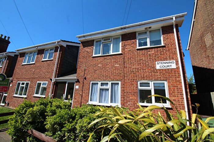 2 Bedroom Flat For Sale In Uridge Crescent, Tonbridge, TN10