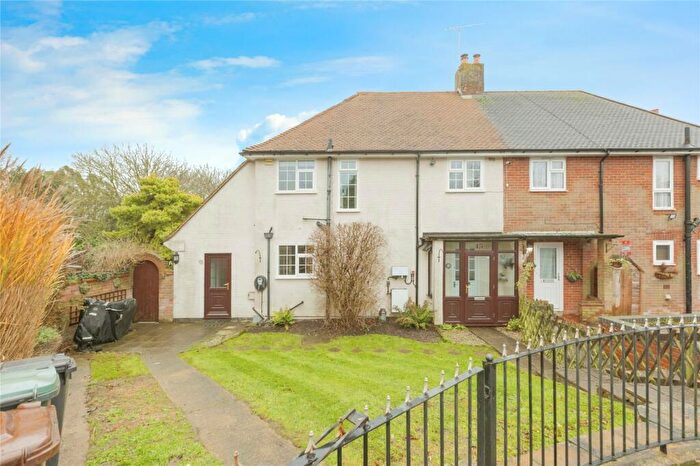 3 Bedroom Semi-Detached House For Sale In Lawrence Drive, Cobham, Kent, DA12