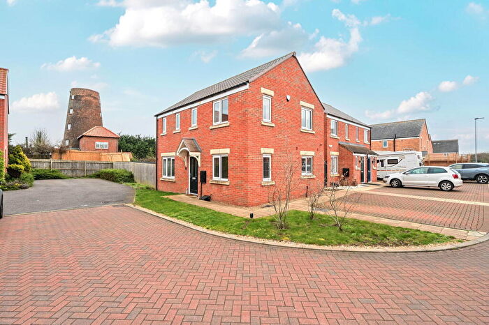 3 Bedroom Detached House For Sale In Cornmill Close, Farcet, Peterborough, PE7