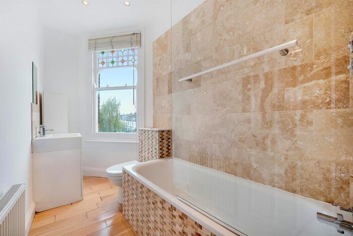 1 Bedroom Flat To Rent In Abbeville Road, Clapham, London, SW4