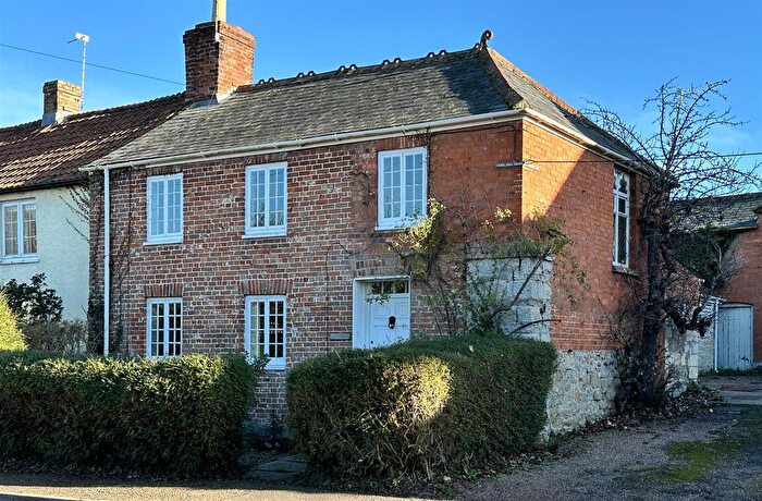 3 Bedroom Property To Rent In The Pavement, North Curry, Tautnon, TA3