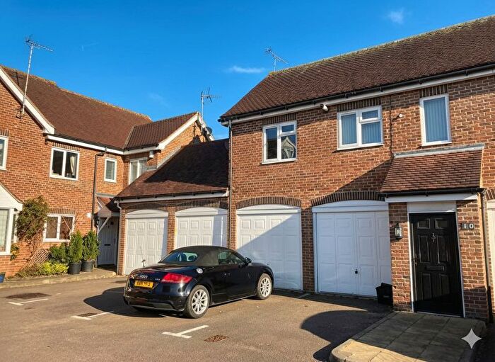 1 Bedroom Flat To Rent In Kennedy Close, London Colney, Hertfordshire, AL2