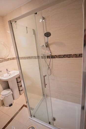 4 Bedroom Semi-Detached House For Sale In Hale End Road, London, E17