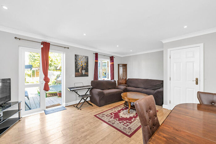 3 Bedroom End Of Terrace House For Sale In Cameron Road, Chesham, HP5