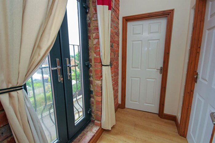 2 Bedroom Apartment For Sale In York Road, Rushden, NN10
