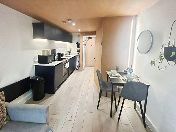 1 Bedroom Flat To Rent In Spinners Way, Manchester, M15