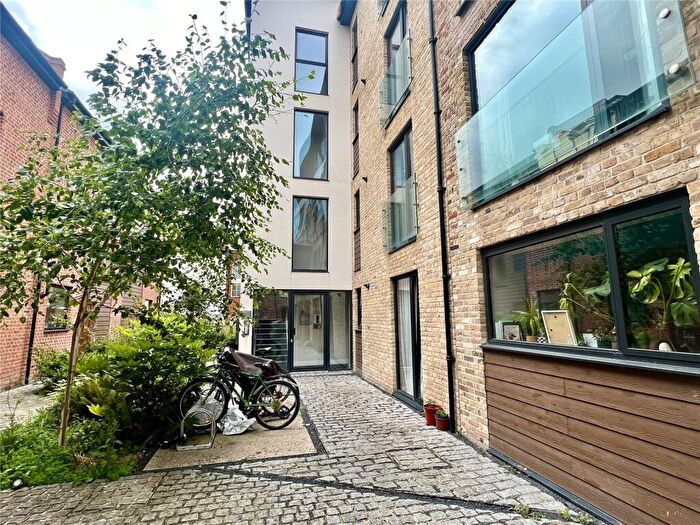 2 Bedroom Flat To Rent In Stour Street, Canterbury, Kent, CT1