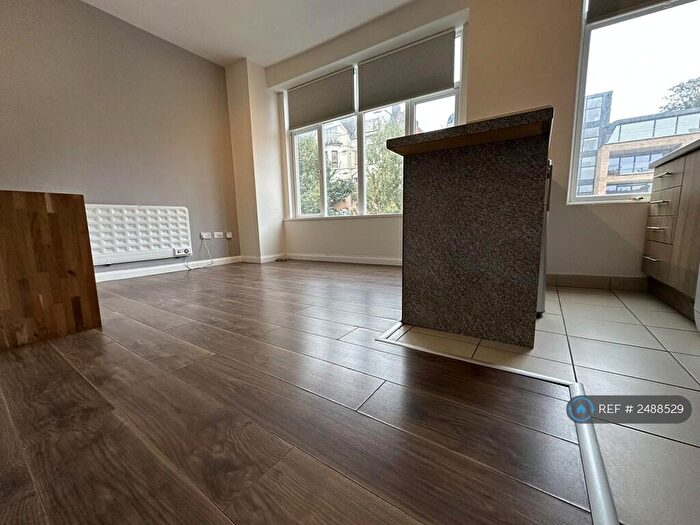 Studio To Rent In Muswell Hill, London, N10