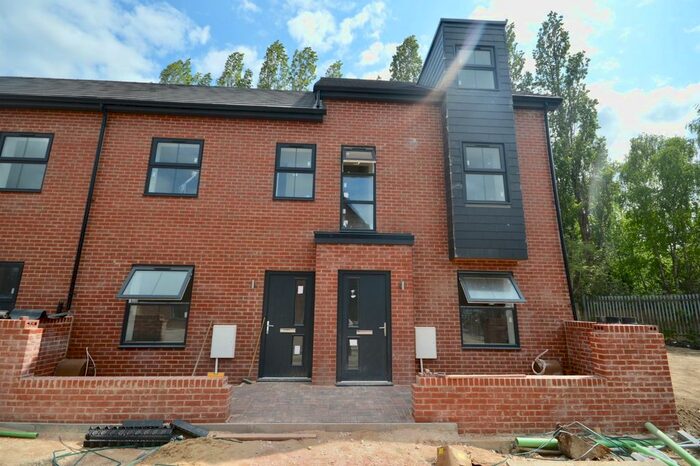 2 Bedroom Detached House To Rent In Whitwell Street, Sheffield, South Yorkshire, S9