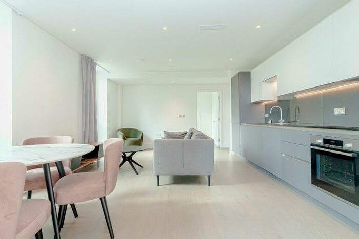 2 Bedroom Flat To Rent In Gartons Way, London, SW11