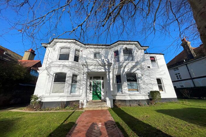 2 Bedroom Flat To Rent In Richmond Road, Worthing, BN11