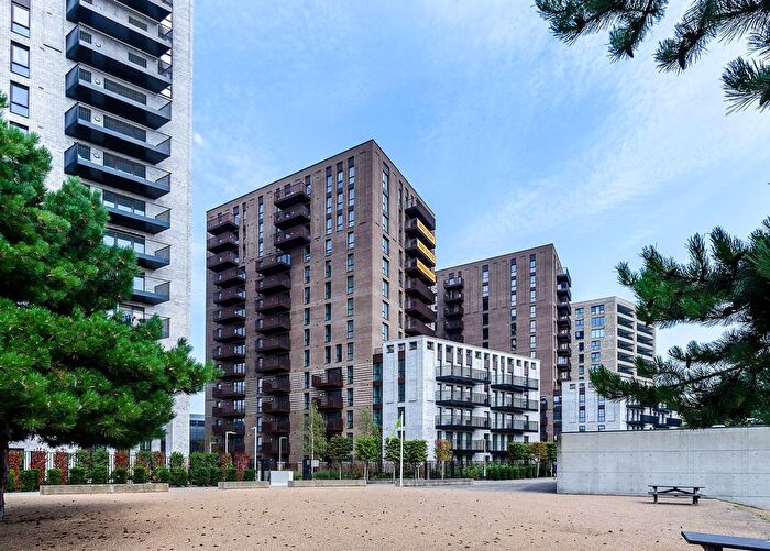 1 Bedroom Flat To Rent In Adlay Apartments, Canary Wharf, London, E16