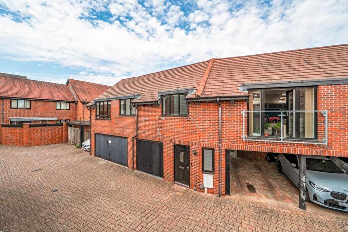 2 Bedroom Apartment For Sale In Bluegown Avenue, Leybourne, West Malling, ME19