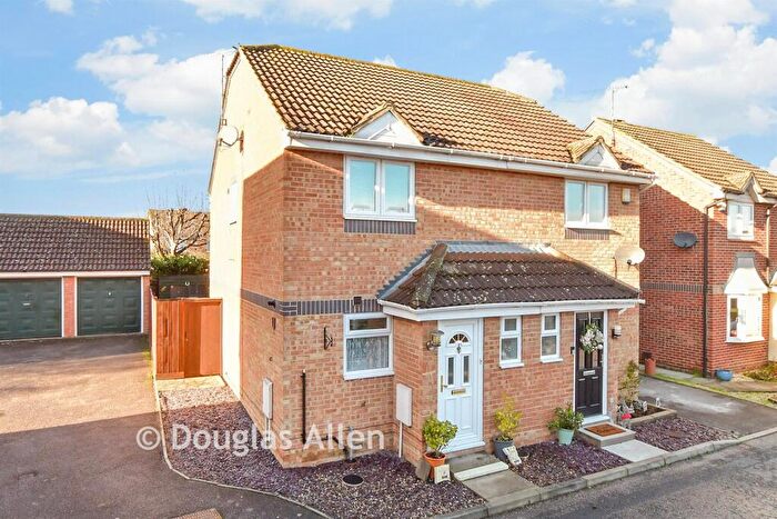 2 Bedroom Semi-Detached House For Sale In Rose Close, Wickford, Essex, SS12