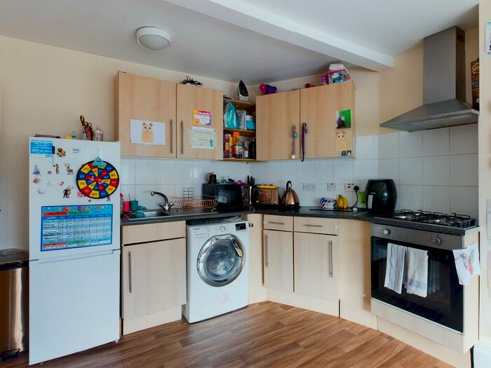 2 Bedroom Flat To Rent In Goring Road, Worthing, West Sussex, BN12
