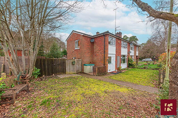 2 Bedroom Maisonette For Sale In Cricket Field Grove, Crowthorne, Berkshire, RG45
