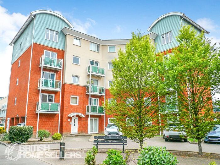 2 Bedroom Flat For Sale In Reynolds Avenue, Redhill, Surrey, RH1