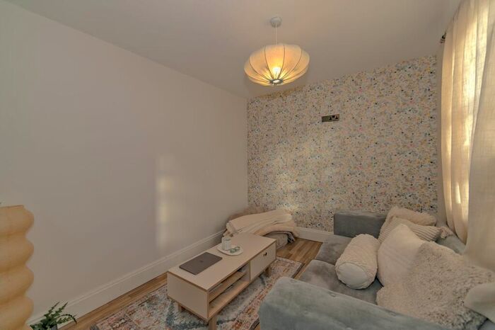 5 Bedroom Town House For Sale In Frampton Grove, Westcroft, MK4