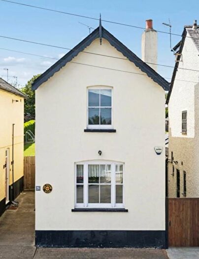 3 Bedroom Detached House For Sale In Lansdown Road, Chalfont St Peter, Gerrards Cross, SL9