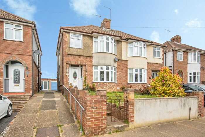 3 Bedroom Semi Detached House For Sale In Oulton Road, Ipswich, IP3