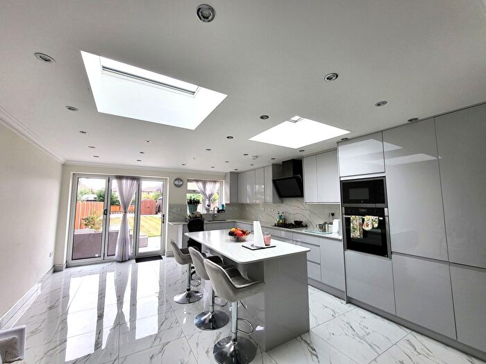 3 Bedroom Semi-Detached House To Rent In Second Avenue, Watford, WD25