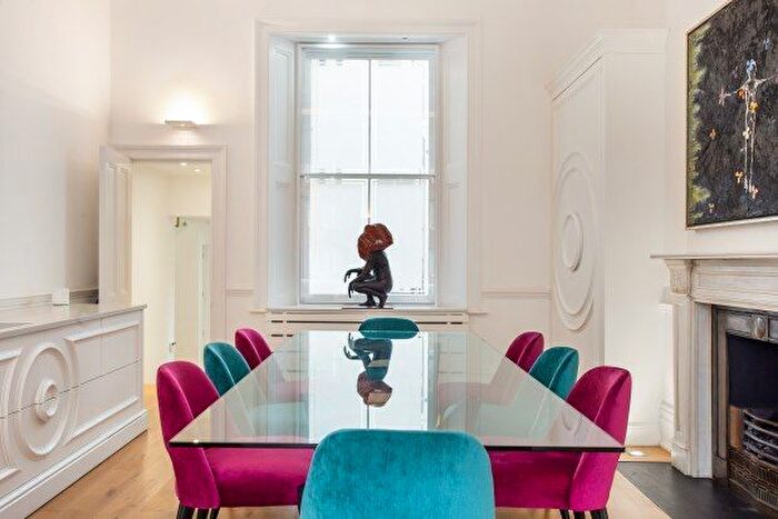 3 Bedroom Flat To Rent In Palace Gate, London, W8