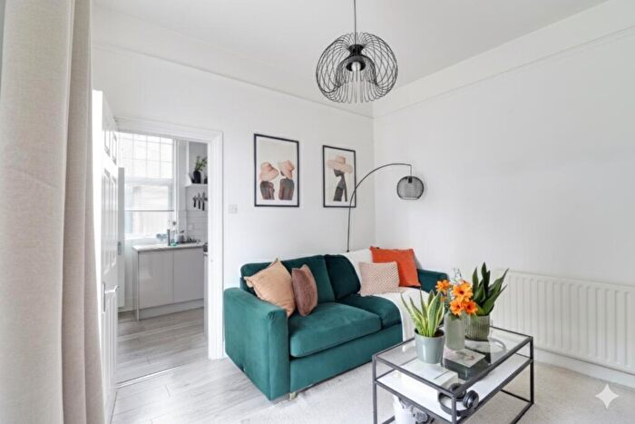 1 Bedroom Ground Maisonette For Sale In Homesdale Road, Bromley, BR2