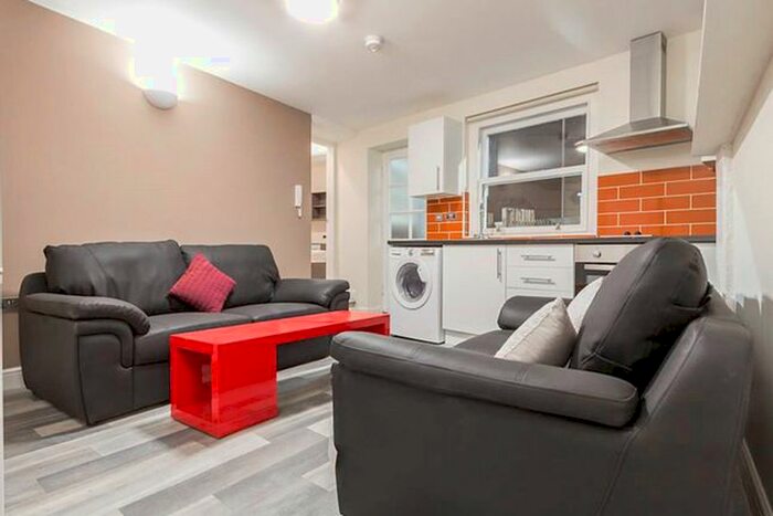 2 Bedroom Flat To Rent In Queen Square, Leeds, LS2