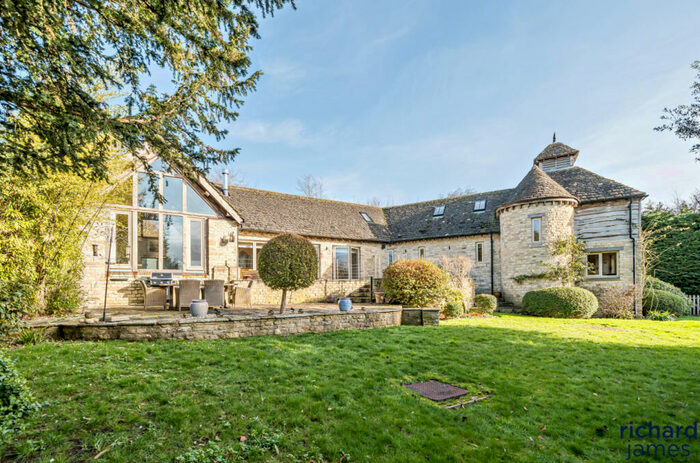 4 Bedroom Detached House For Sale In Church Lane, Stanton Fitzwarren, SN6