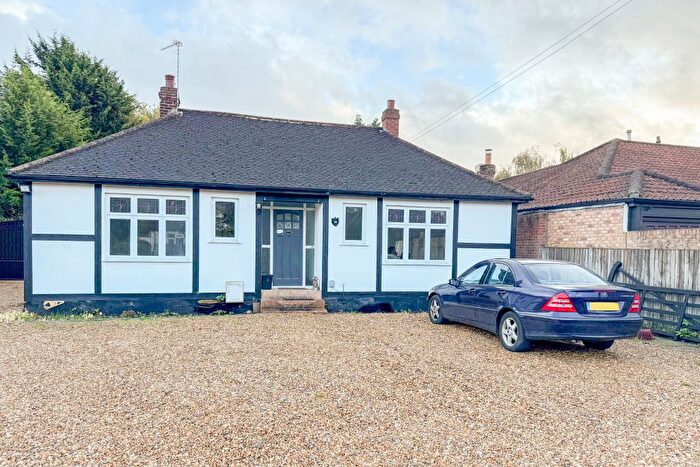 3 Bedroom Bungalow To Rent In Wraysbury, Berkshire, TW19